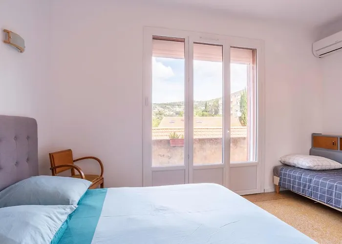 Spacious And Bright 85 M Near Downtown