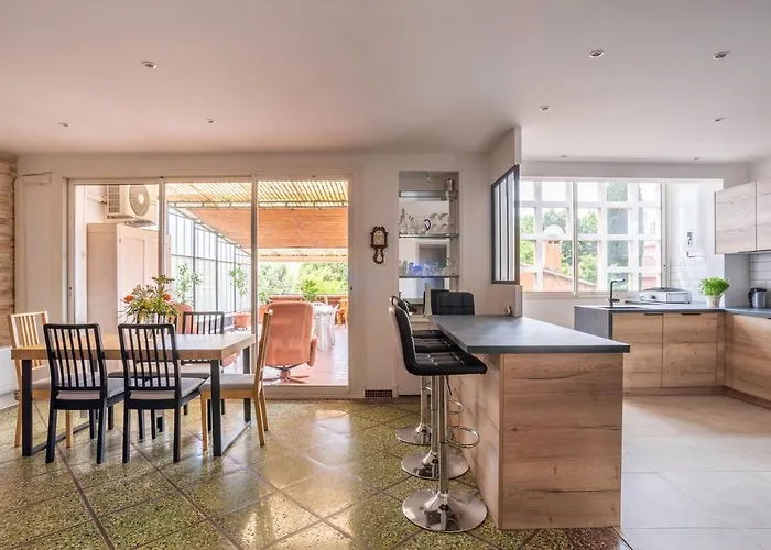 Spacious And Bright 85 M Near Downtown
