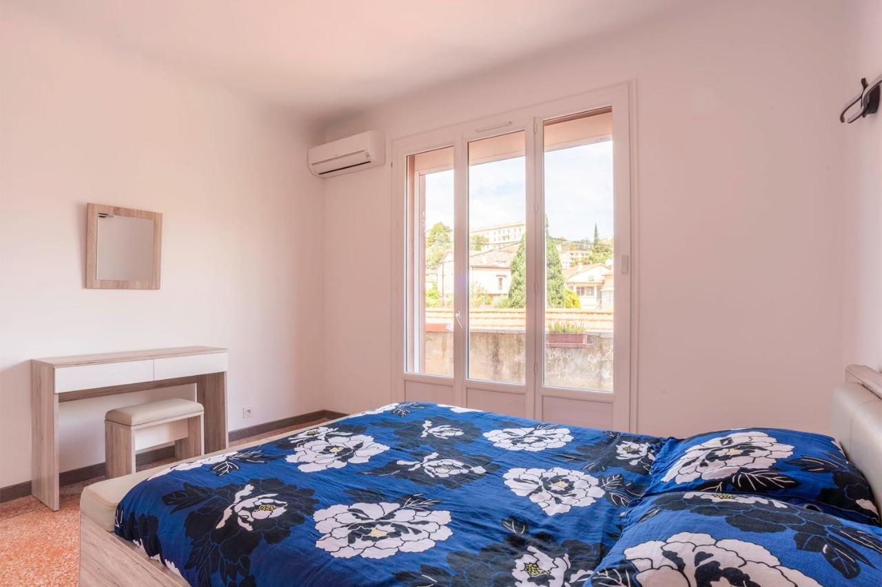 Spacious And Bright 85 M Near Downtown * Hyères