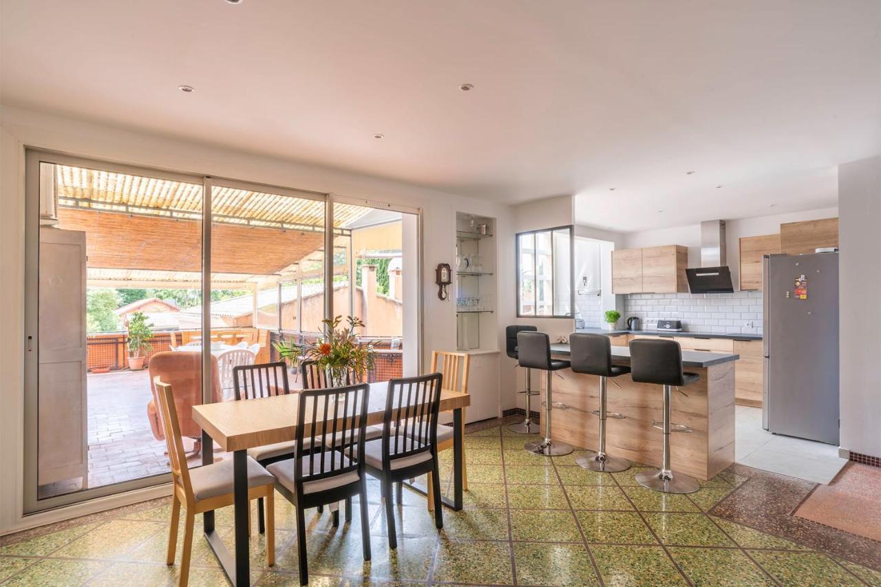 Spacious And Bright 85 M Near Downtown Appartement